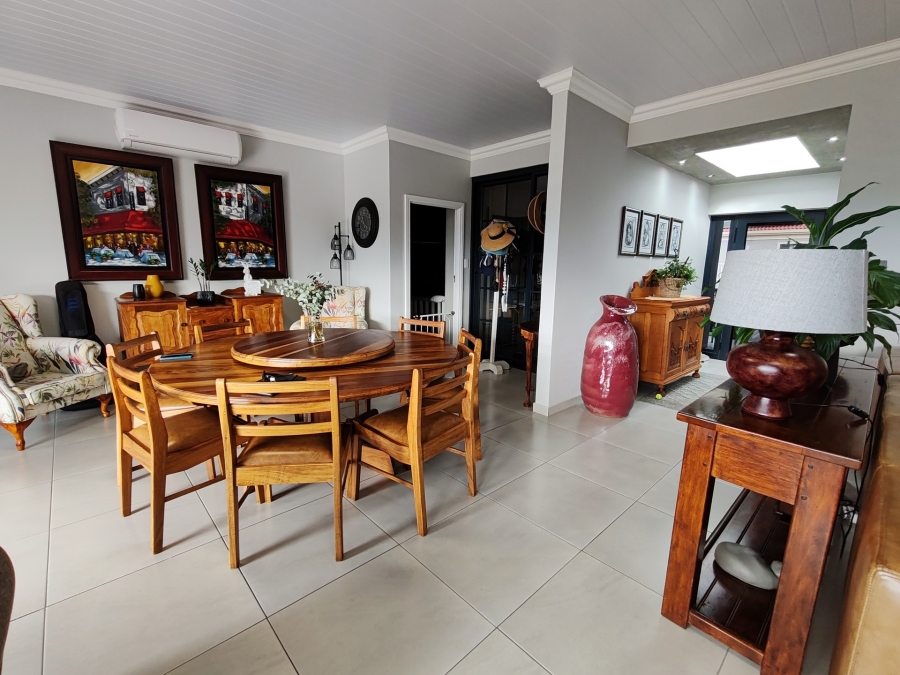 3 Bedroom Property for Sale in Avonddans Western Cape